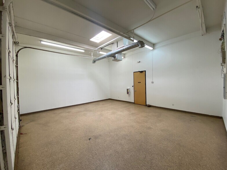 More Photos Of 7655 E Redfield Rd, Scottsdale Light Distribution For Lease