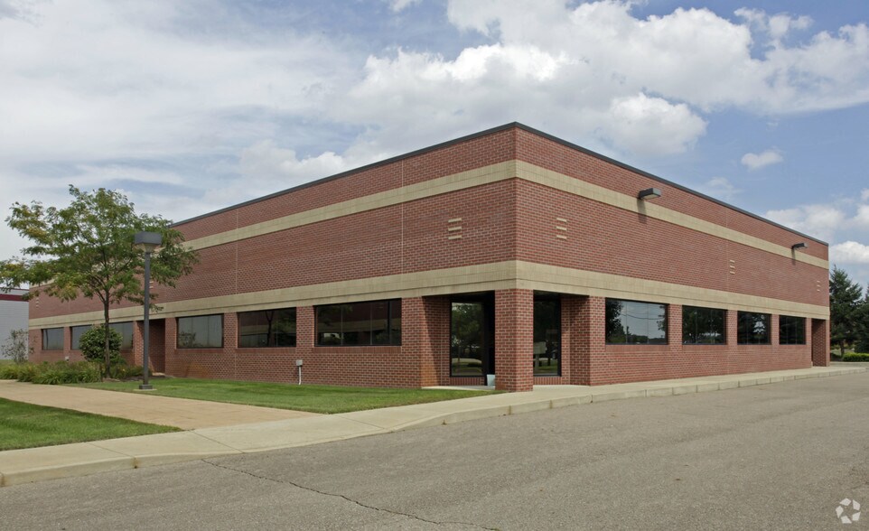 More Photos Of 55840 Grand River Ave, New Hudson Light Manufacturing For Lease