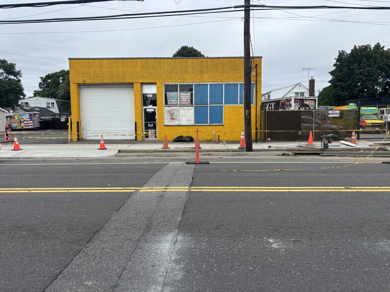 Primary Photo Of 1065 Front St, Uniondale Parking Lot For Lease