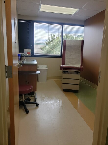 More Photos Of 49 Veronica Ave, Somerset Office For Sale