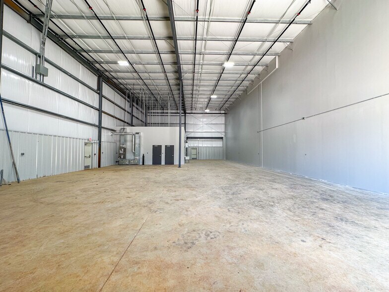 More Photos Of 2000 Bob Wade NW ln, Huntsville Warehouse For Lease