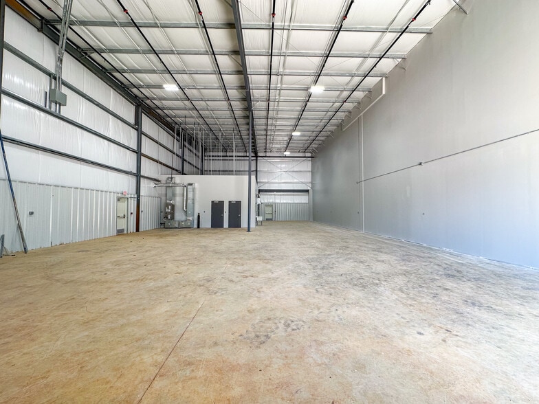 More Photos Of 2000 Bob Wade NW ln, Huntsville Warehouse For Lease