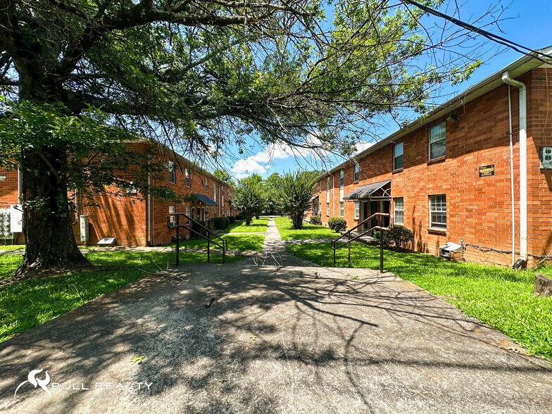 More Photos Of 2099 Martin Luther King Dr, Atlanta Apartments For Sale