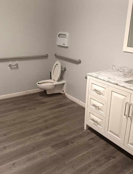 More Photos Of 2824-2828 E 12th St, Los Angeles Manufacturing For Lease