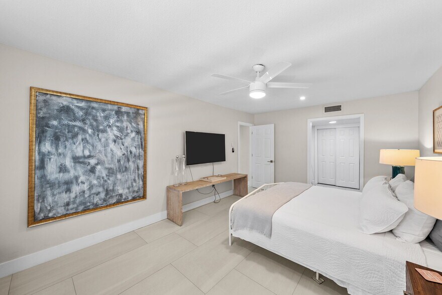 More Photos Of 439 Causeway Blvd, Dunedin Office For Sale