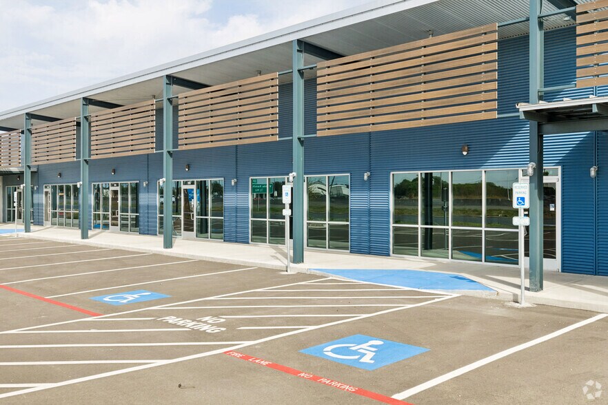 More Photos Of 8822 W Expressway 83, Harlingen Restaurant For Lease