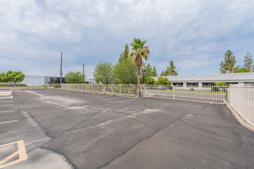 More Photos Of 2235 W Alice Ave, Phoenix Research And Development For Sale