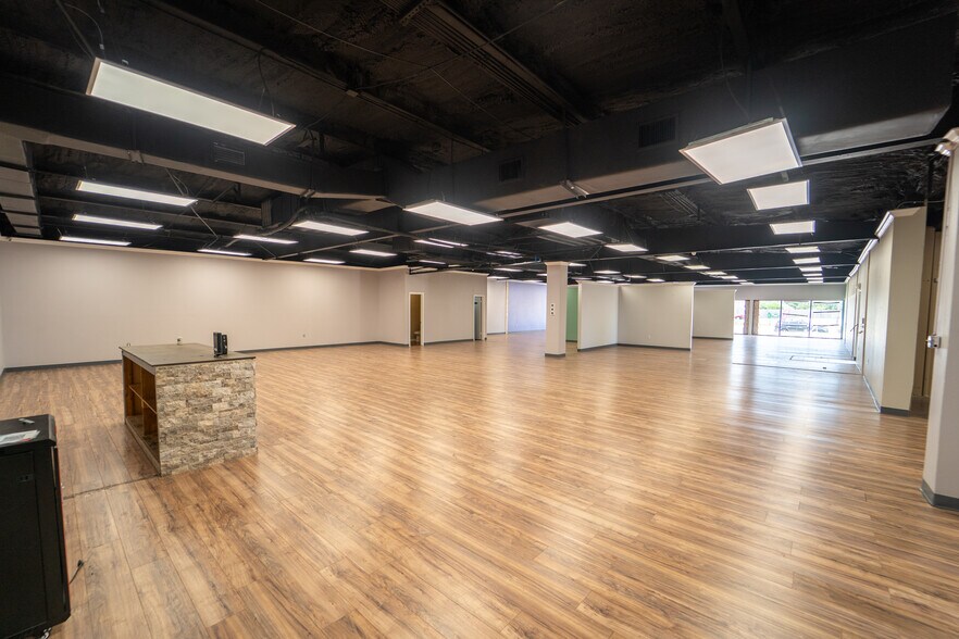 More Photos Of 6602 N Navarro St, Victoria General Retail For Sale