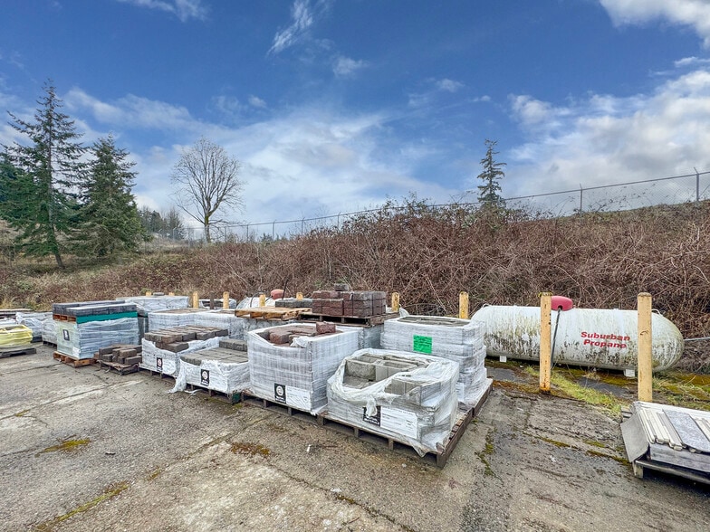 More Photos Of 3368 E Hwy 101, Port Angeles Showroom For Sale