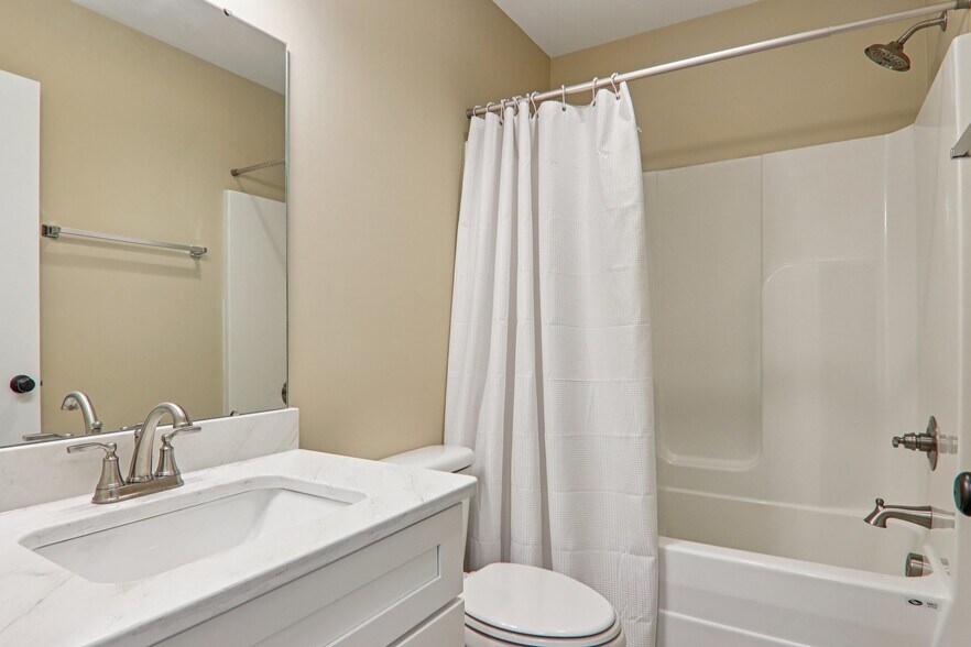 More Photos Of 111 W Crawford St, Landrum Flex For Sale