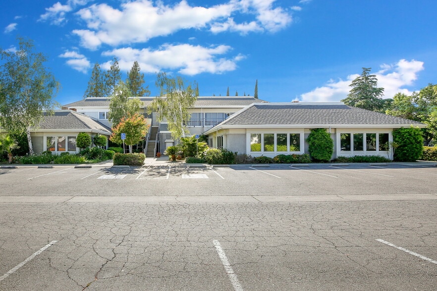 More Photos Of 250 W Main St, Woodland Office For Lease