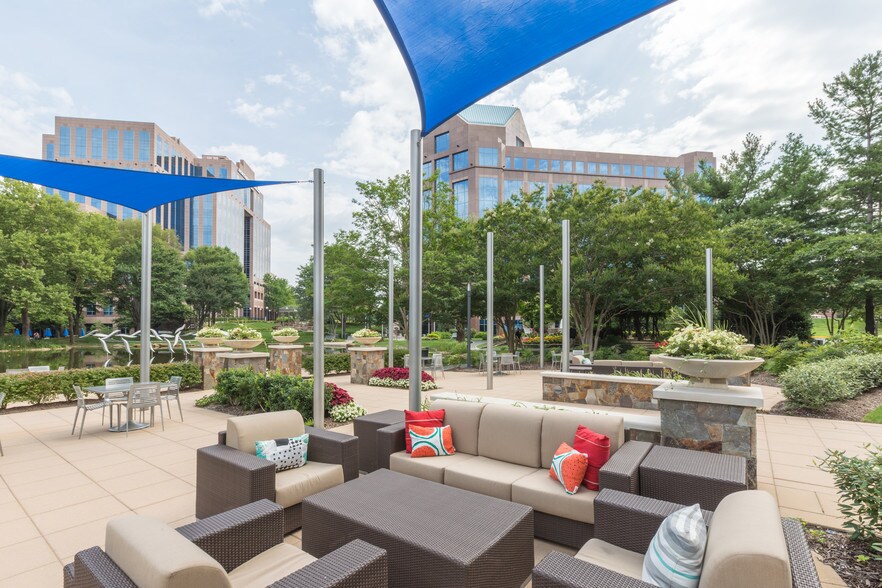 More Photos Of 2411 Dulles Corner Park, Herndon Office For Lease