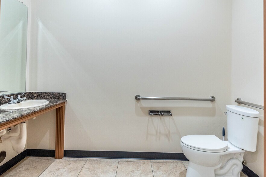 More Photos Of 3208 Broadway St, Houston Medical For Lease