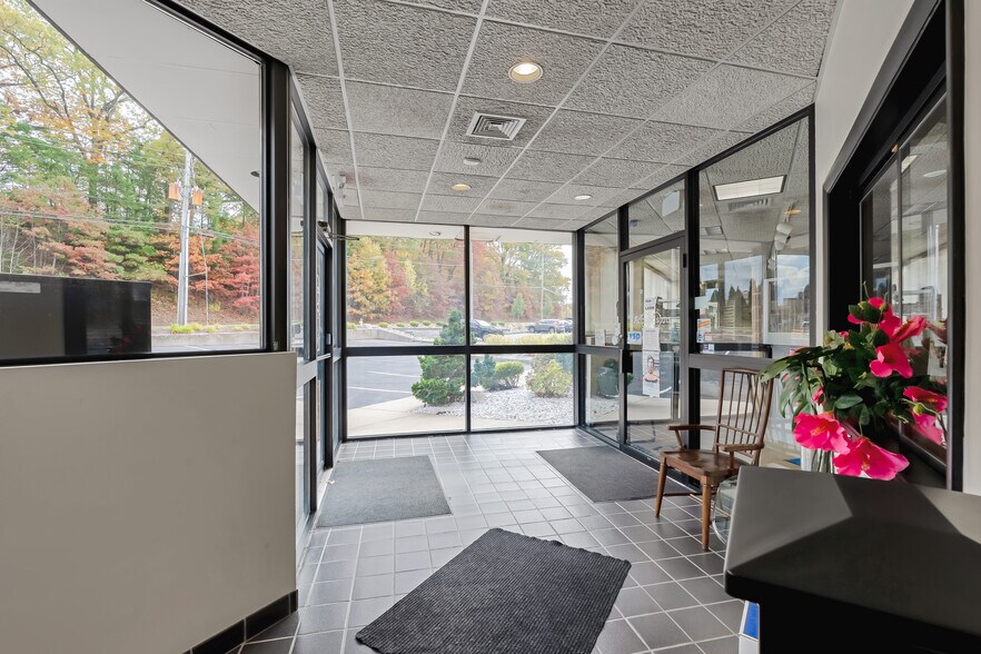 More Photos Of 72 Queen St, Southington Office For Lease