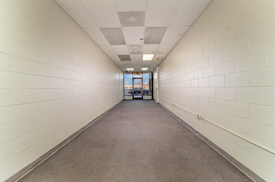 More Photos Of 2125-2143 N Church St, Burlington General Retail For Lease