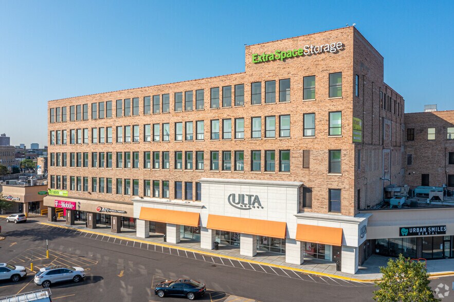 More Photos Of 1300 N Ashland Ave, Chicago Self Storage For Lease