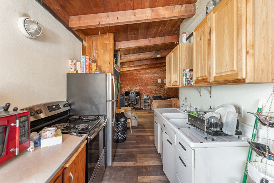 More Photos Of 110 Locust St, Oakland Storefront For Sale