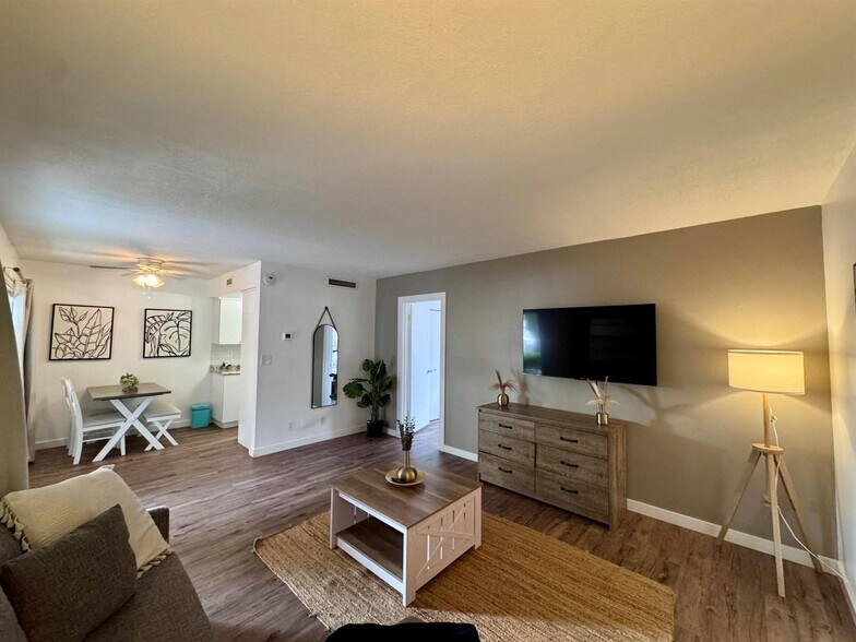 More Photos Of 202 Lucerne Ave, Lake Worth Apartments For Sale