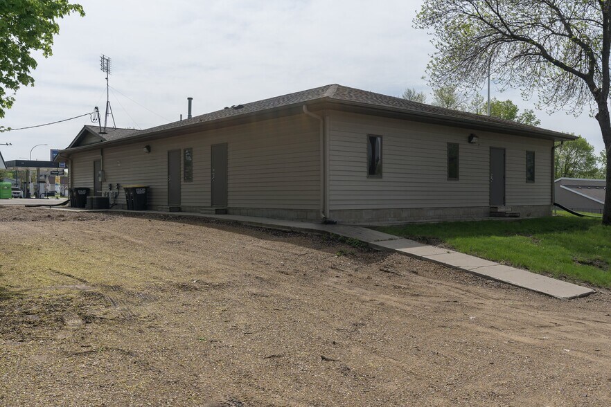 More Photos Of 608 Walnut Ave, Madison Lake Medical For Sale