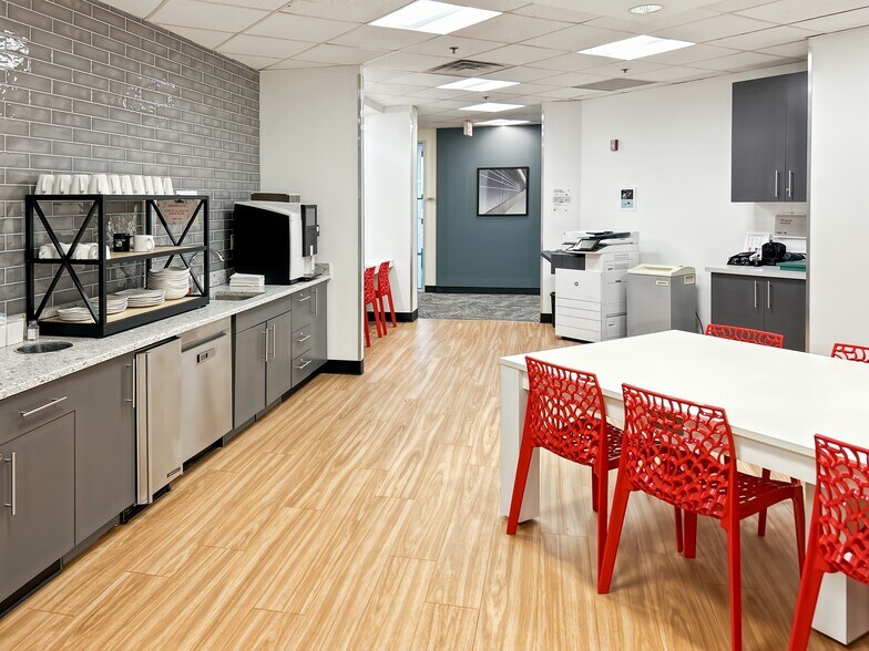 More Photos Of 450 E 96th St, Indianapolis Coworking Space