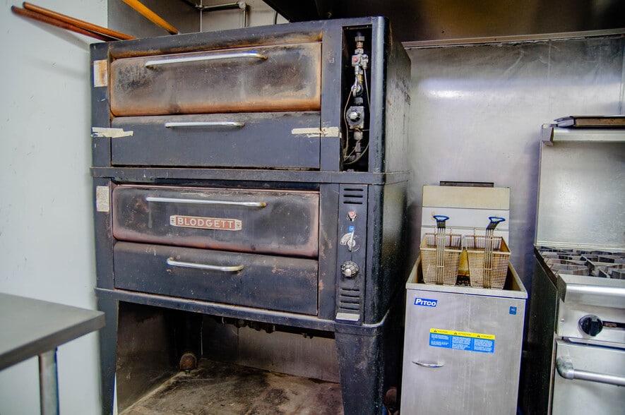 More Photos Of 2003 Oneida Valley Rd, Karns City Restaurant For Sale