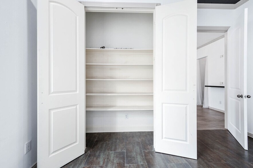 More Photos Of 12830 Willow Centre Dr, Houston Medical For Sale