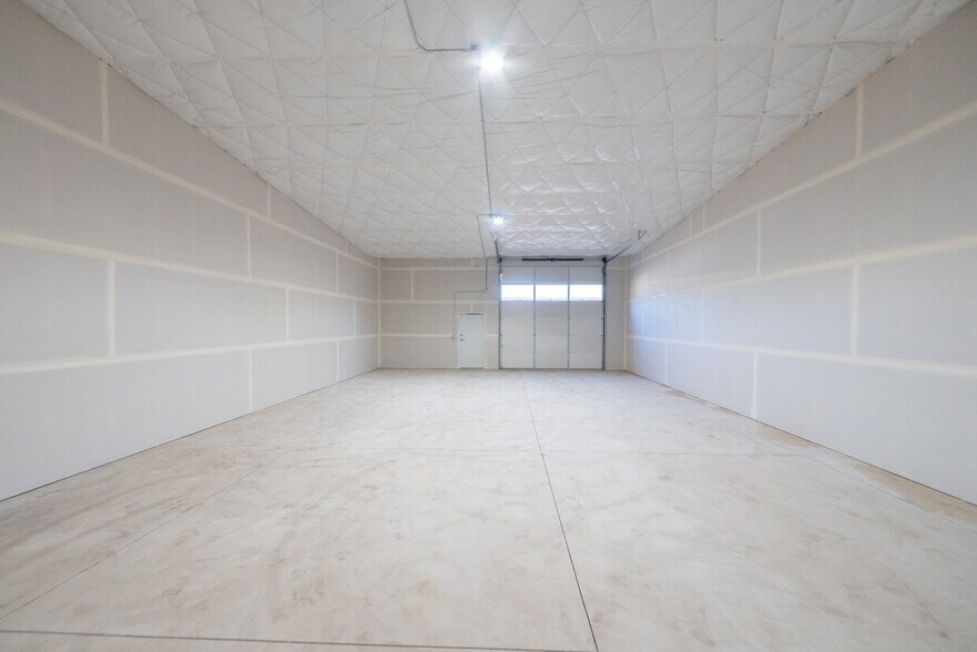 More Photos Of 90900 Roberts Rd, Coburg Unknown For Lease