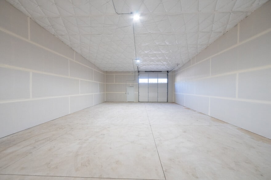 More Photos Of 90900 Roberts Rd, Coburg Unknown For Lease