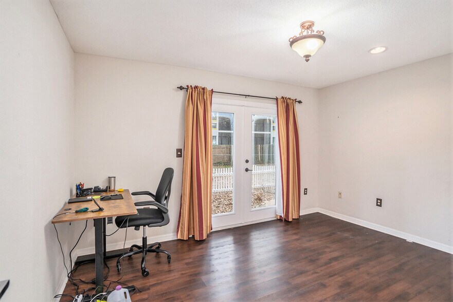 More Photos Of 329 Pauls Dr, Brandon Office Residential For Sale
