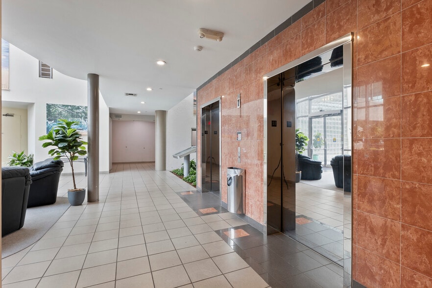 More Photos Of 2963 Gulf To Bay Blvd, Clearwater Office For Lease