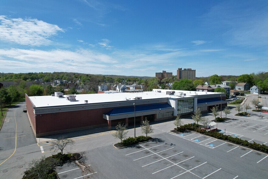 More Photos Of 50 Cambridge St, Worcester Supermarket For Lease