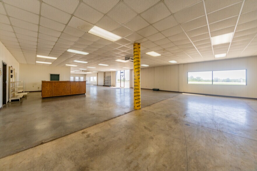 More Photos Of 3700 N 14th St, Ponca City Warehouse For Sale