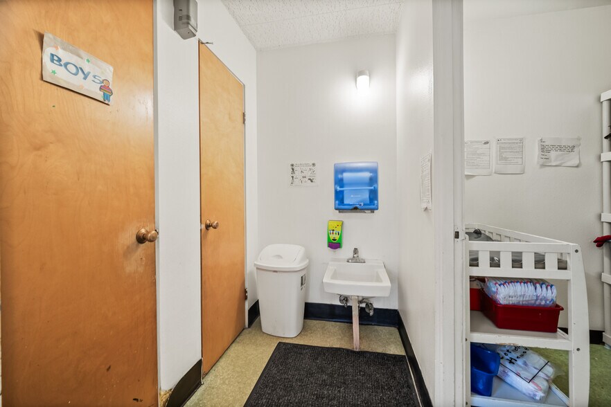 More Photos Of 12975 SW Grant St, Tigard Daycare Center For Sale