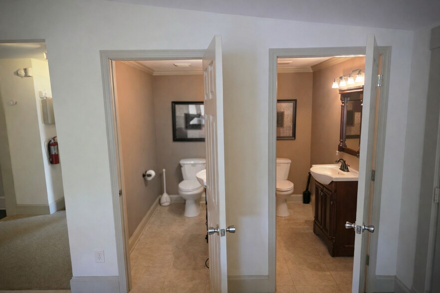 More Photos Of 329 NE Lawrence St, Marietta Medical For Sale