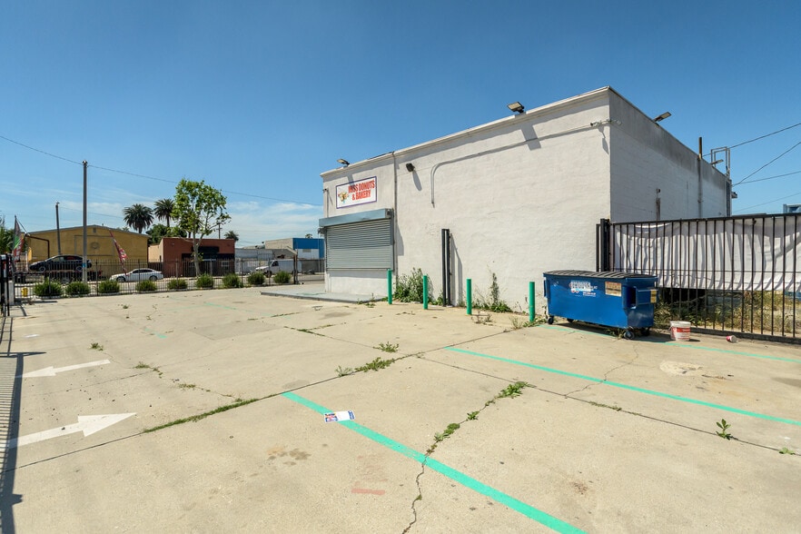 More Photos Of 853 E Manchester Ave, Los Angeles Restaurant For Sale