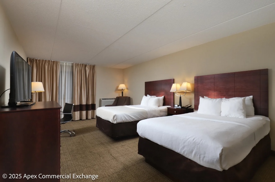 More Photos Of 525 N Canal Rd, Lansing Hotel For Sale