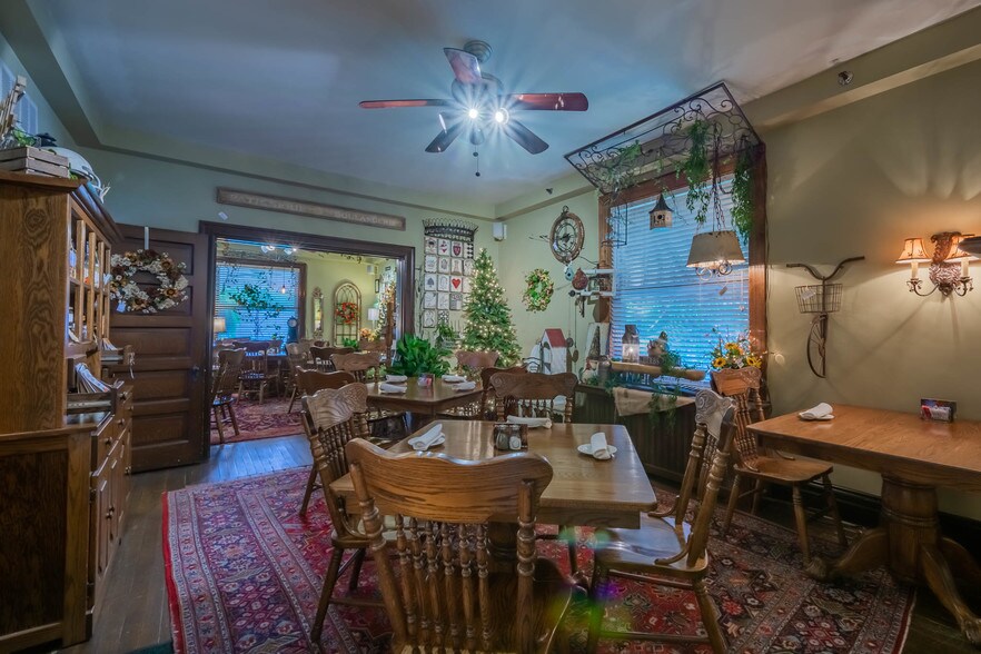 More Photos Of 7505 Saltsburg Rd, Pittsburgh Restaurant For Sale