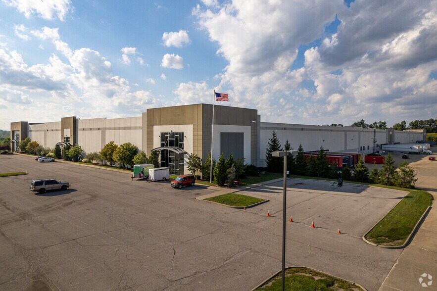 More Photos Of 30339 Diamond Pky, Glenwillow Distribution For Lease