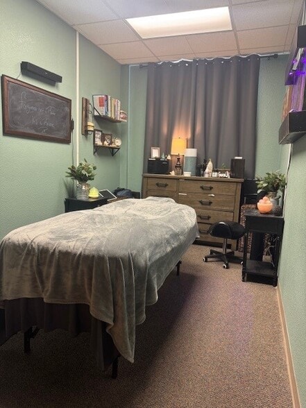 More Photos Of 15-17 W 8th St, Tracy Office For Lease