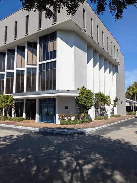 More Photos Of 7925 NW 12th St, Doral Unknown For Lease