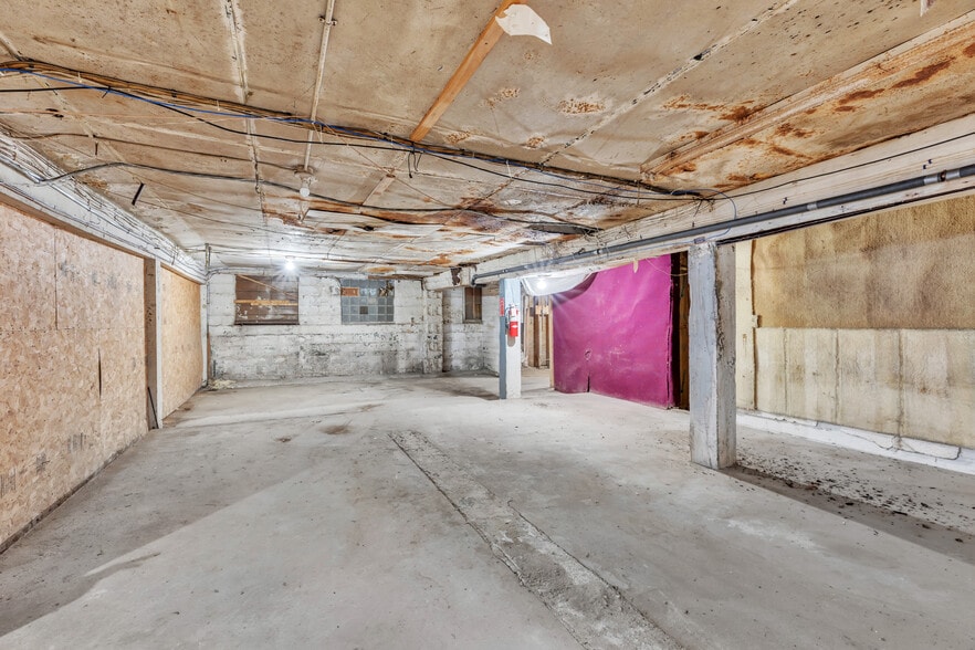 More Photos Of 203 Long Plain Rd, Whately Service For Sale