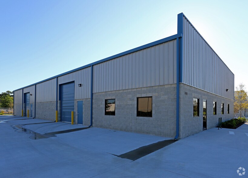 More Photos Of 3818 Caboose Pl, Sanford Warehouse For Lease