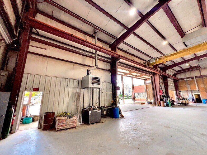 More Photos Of 401 S 10th St, Frederick Showroom For Sale