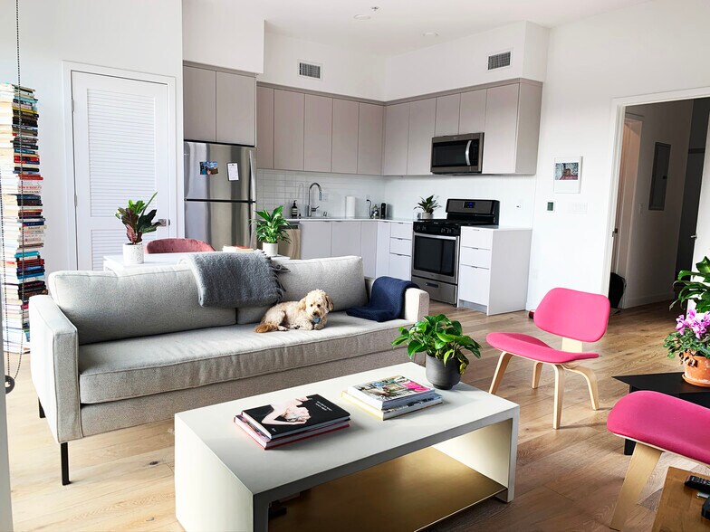 More Photos Of 5135 W Adams Blvd, Los Angeles Apartments For Lease