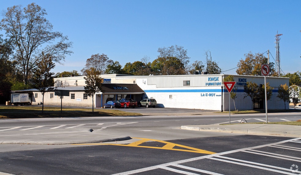 More Photos Of 75 Greenville St, Newnan Freestanding For Lease