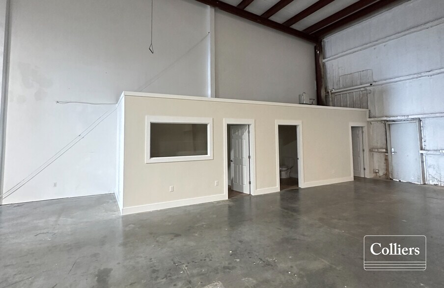 More Photos Of 5 Enterprise Ln, Hilton Head Island Warehouse For Lease