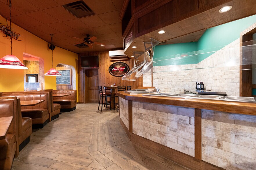 More Photos Of 1401 S Morley St, Moberly Restaurant For Sale