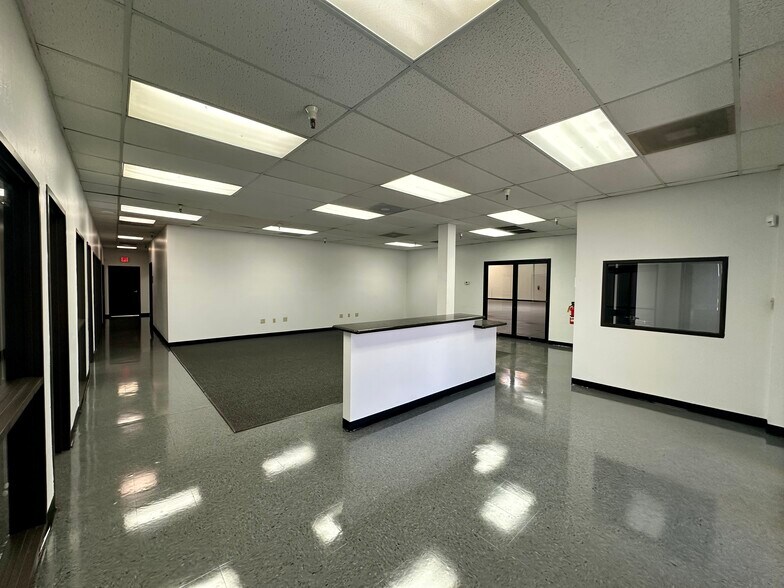 More Photos Of 3005 S 48th St, Tempe Warehouse For Lease