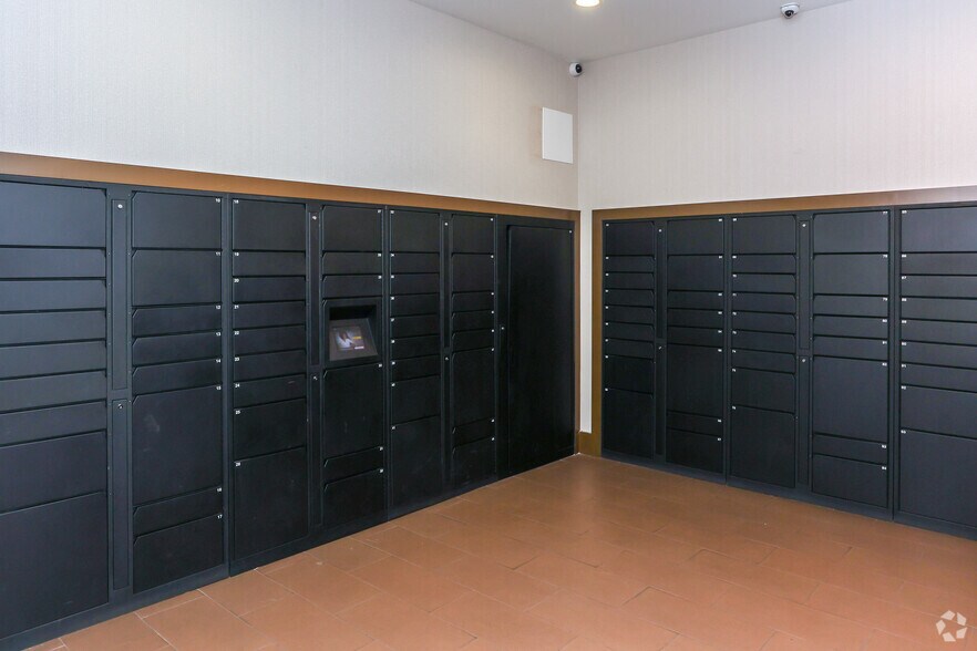 More Photos Of 4646 Amesbury Dr, Dallas Apartments For Lease
