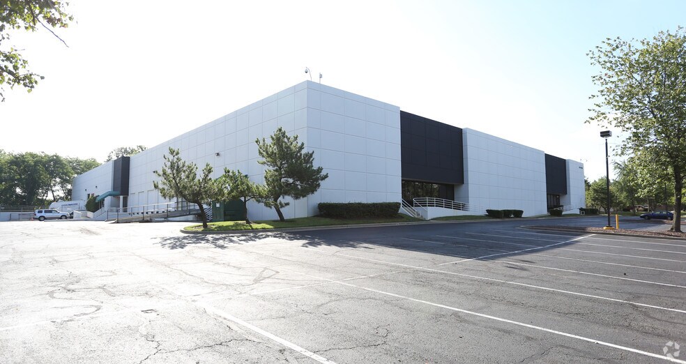 More Photos Of 9240-9250 Hampton Overlook, Capitol Heights Warehouse For Lease